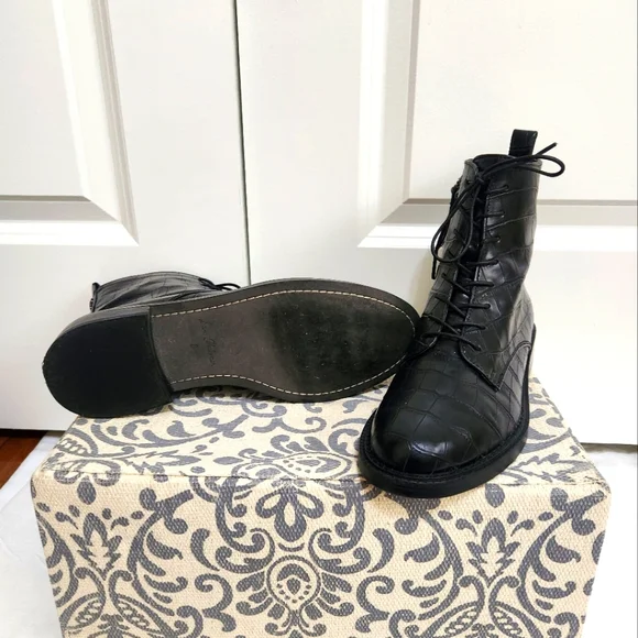 Sam Edelman  Nina Black Crocodile Print Combat Boots 8M - Picture 7 of 7